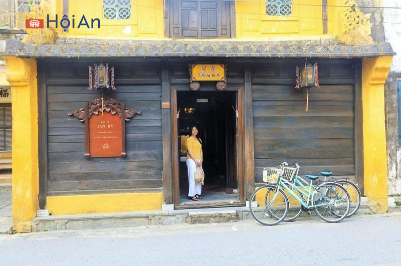 Nhà cổ tấn ký