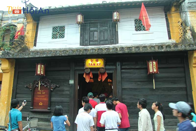 Nhà cổ tấn ký