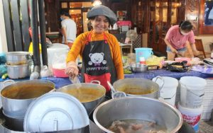 Bánh canh Bà Quýt Hội An