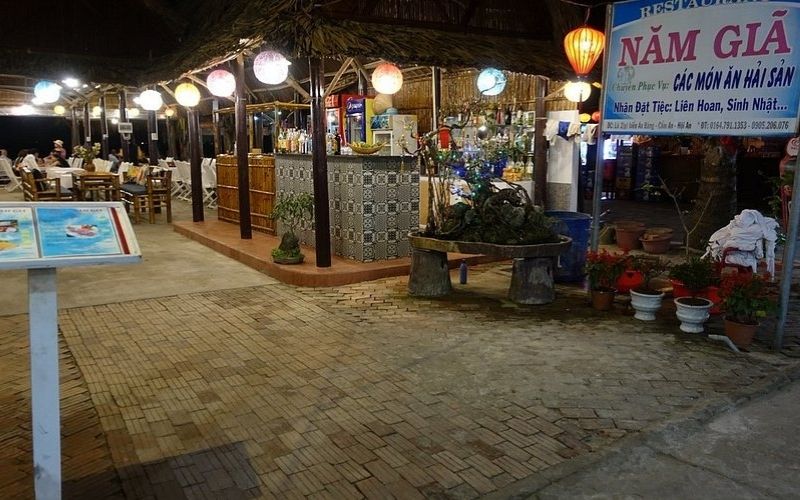 Nhà hàng hải sản hội an